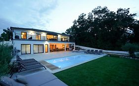 Tres Belle Villa A Ghisonaccia Avec Piscine Chauffee